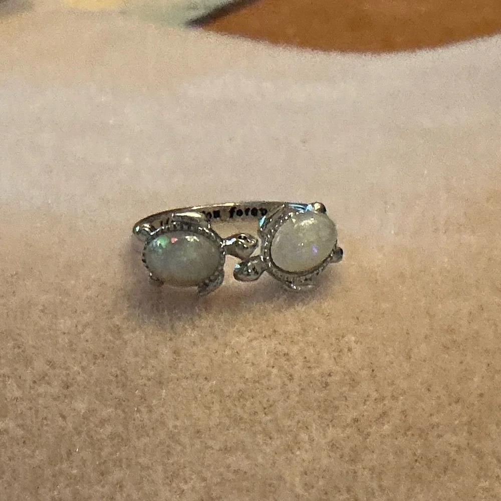 Beautiful adjustable ring, Brand New!